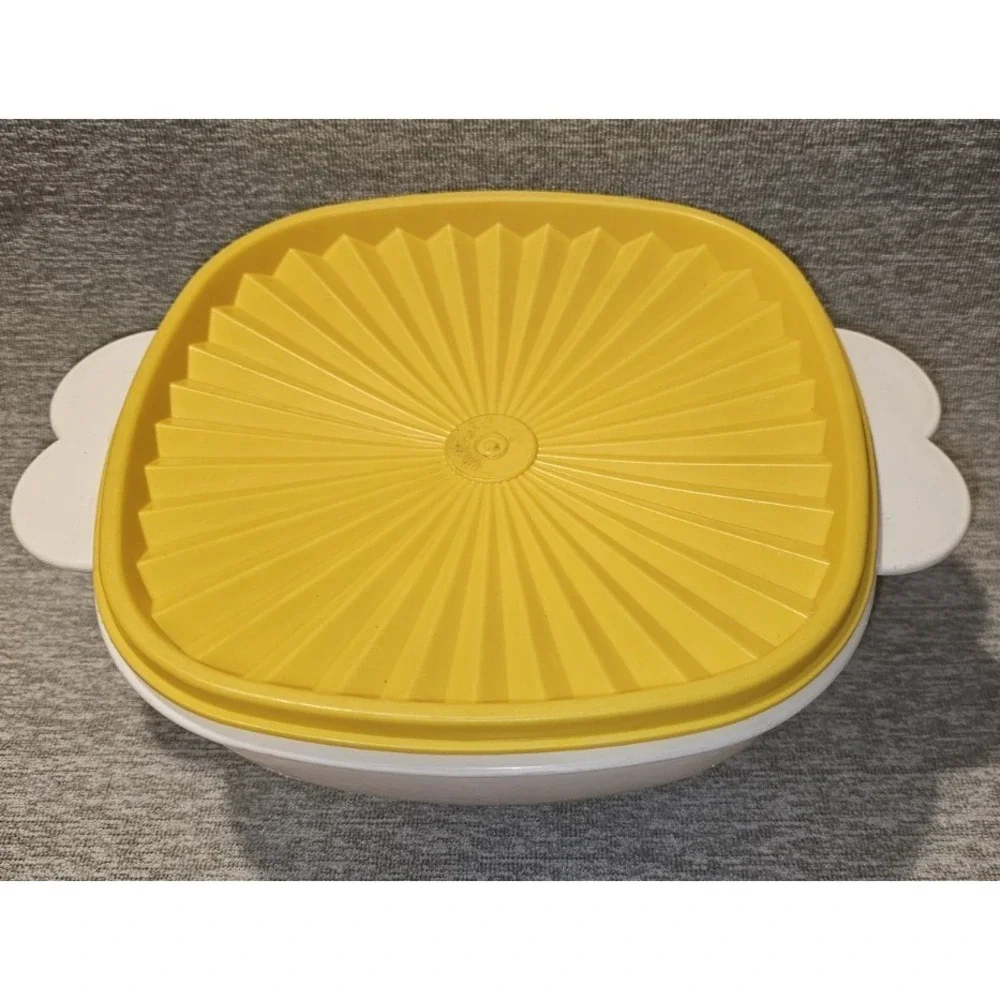 Vintage Tupperware Large 10 Cup 2.4L Servalier Bowl White with Yellow Lid Stains